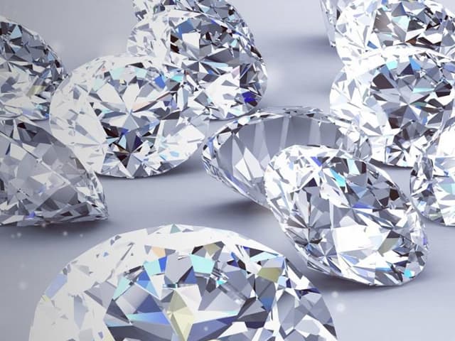 Kim cương là món trang sức vô cùng lộng lẫy và xa hoa. Ảnh: Internet
