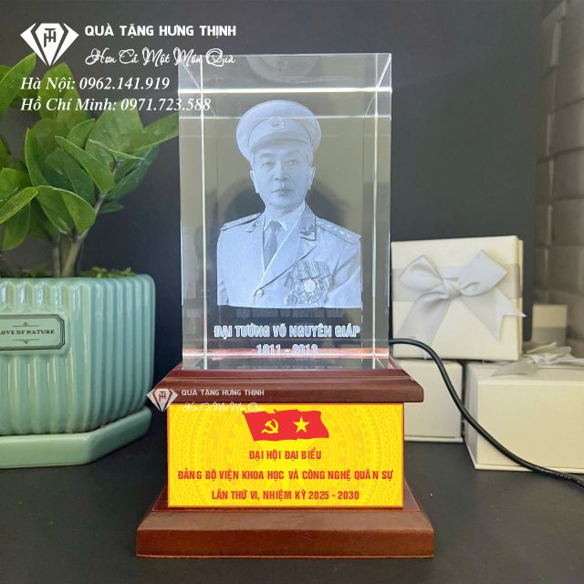 Đại Tướng Võ Nguyên Giáp khắc 3D trong pha lê